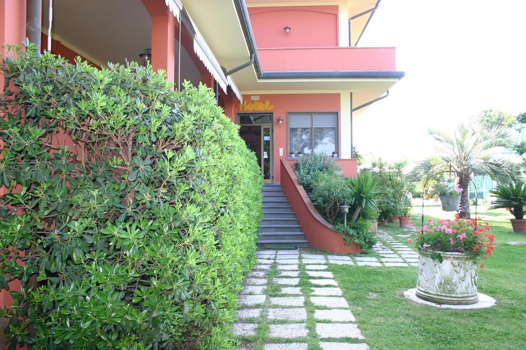 Hotel Le Rotonde Massaciuccoli Extérieur photo